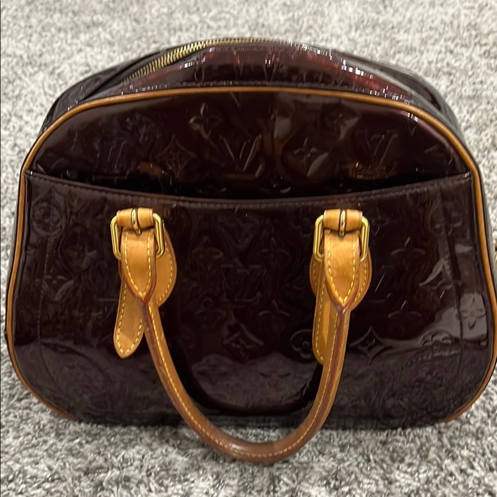 100% Authentic Louis Vuitton Amarante Vernis Summit Drive Handbag